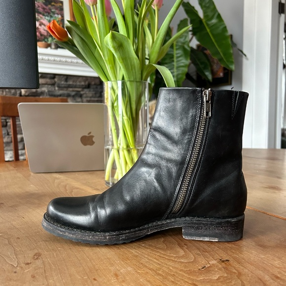 FRYE Black leather women's ankle boots (size 7.5) - Picture 6 of 7